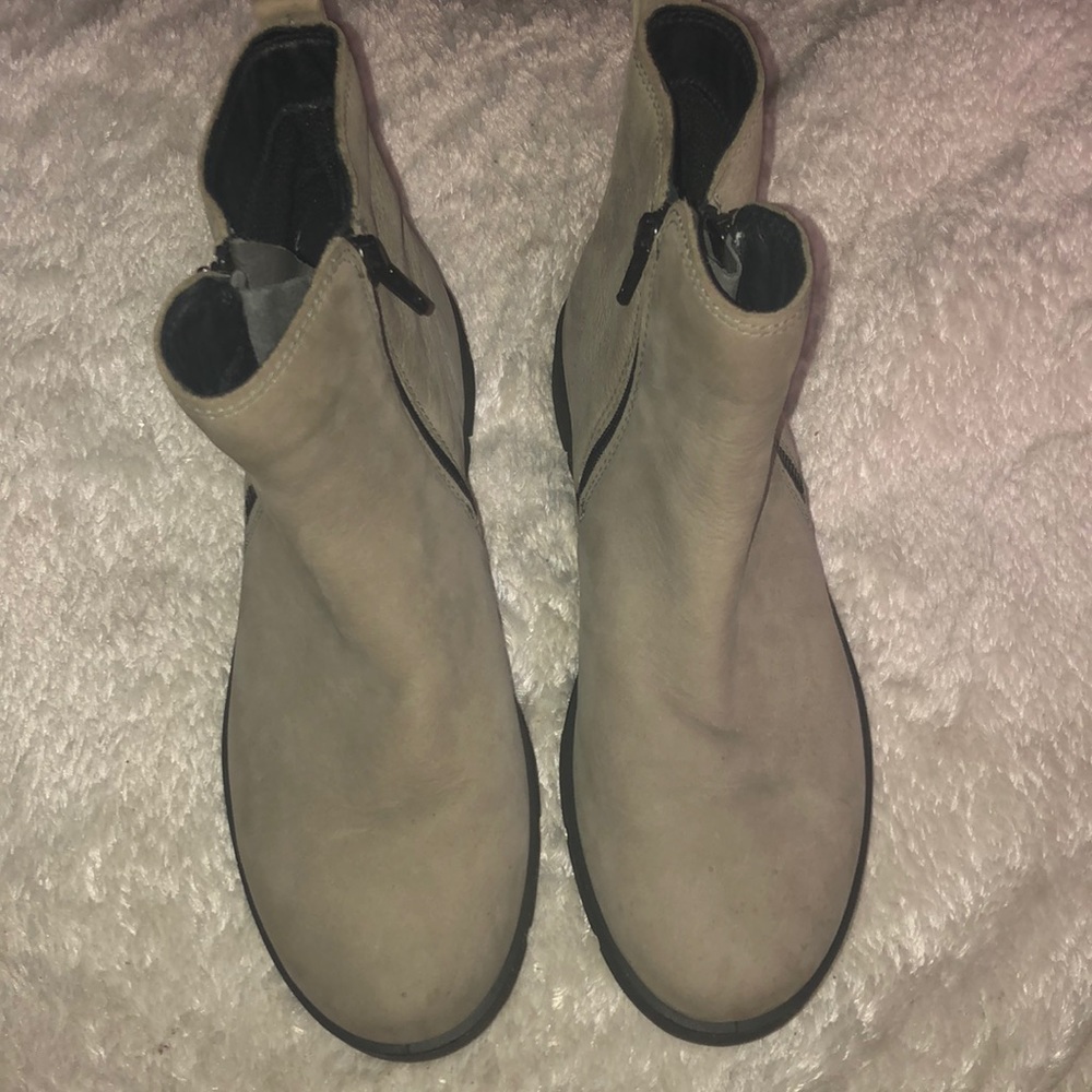 ECCO Bella Nubuck Gray booties